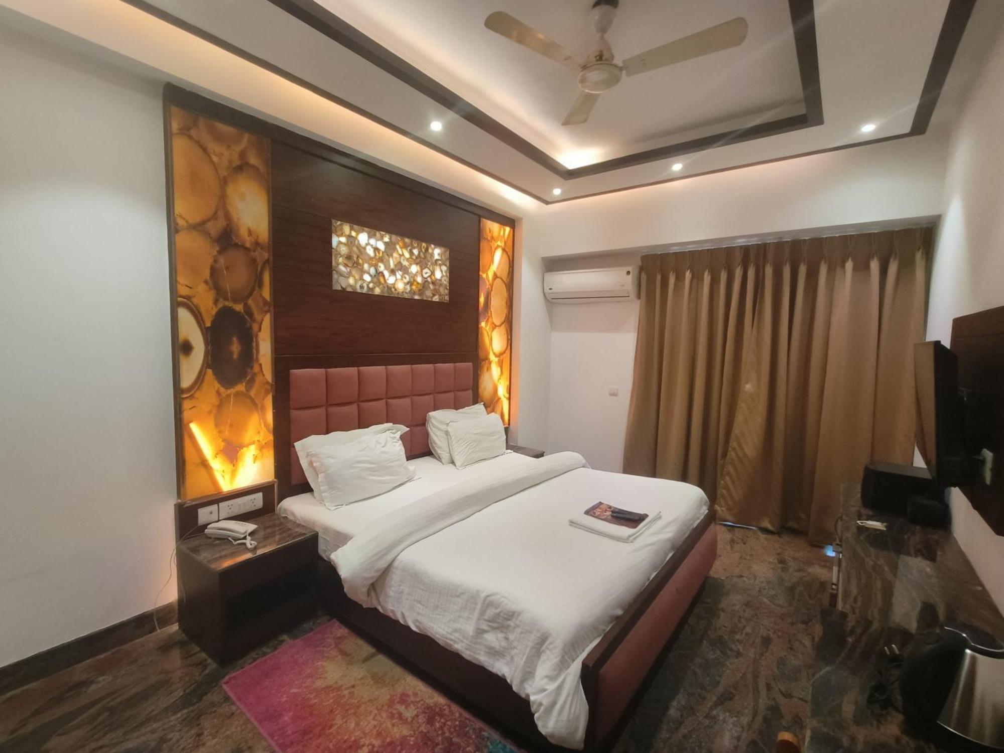 Jjk Rukmini Vilas Hotel & Banquet مظفربور المظهر الخارجي الصورة