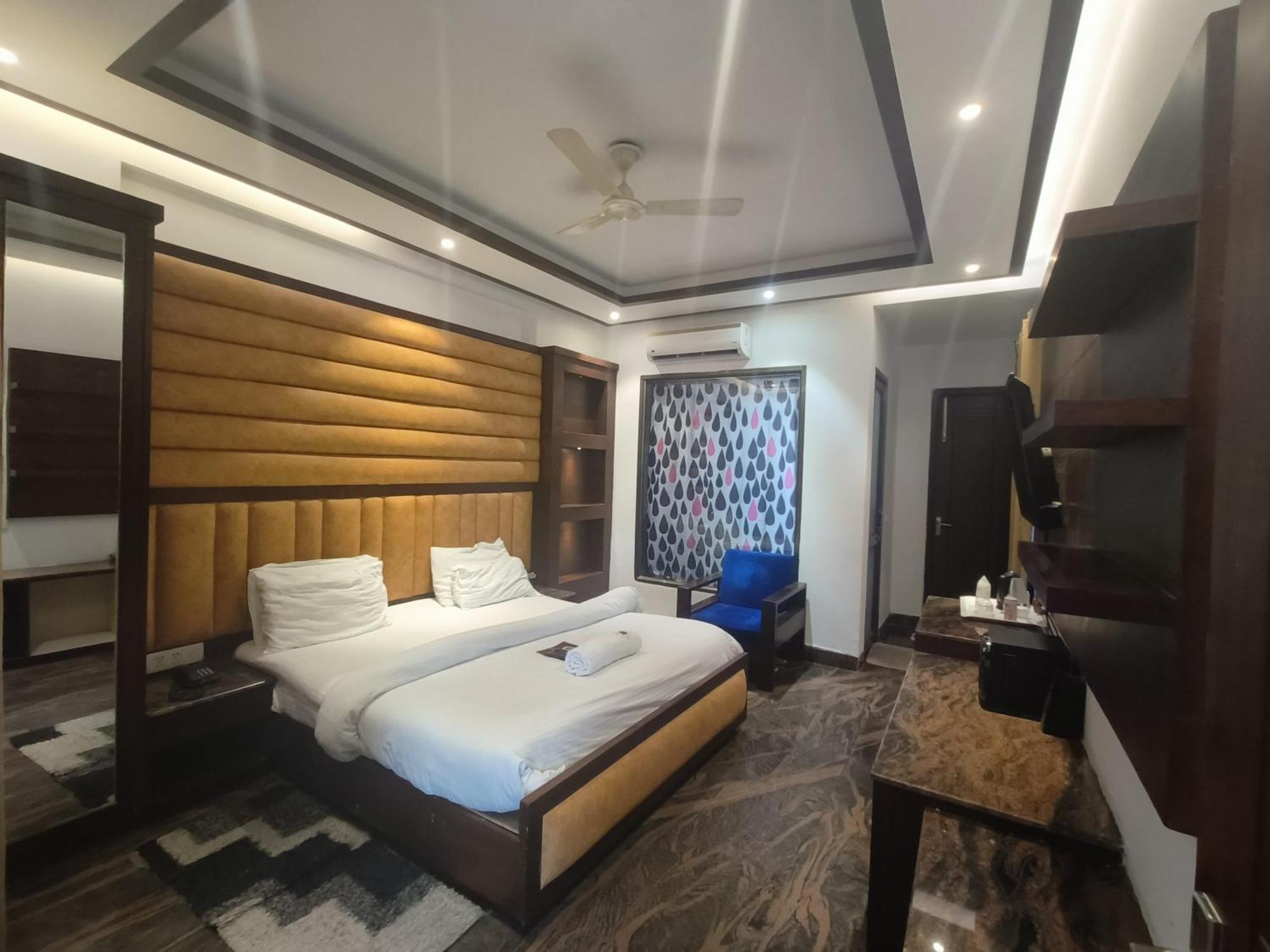Jjk Rukmini Vilas Hotel & Banquet مظفربور المظهر الخارجي الصورة