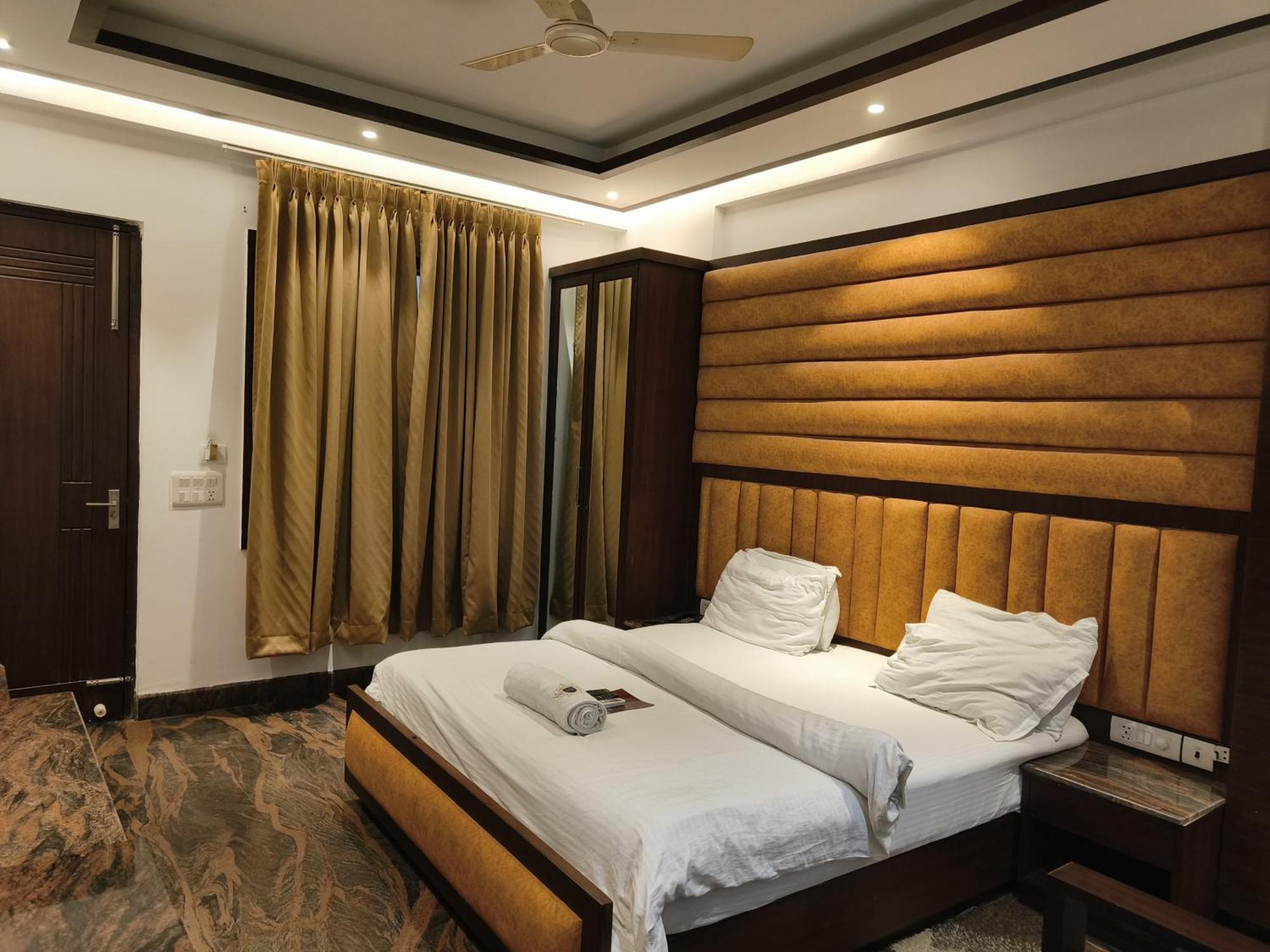 Jjk Rukmini Vilas Hotel & Banquet مظفربور المظهر الخارجي الصورة